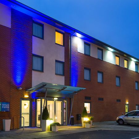 Holiday Inn Express Bedford By Ihg Екстериор снимка