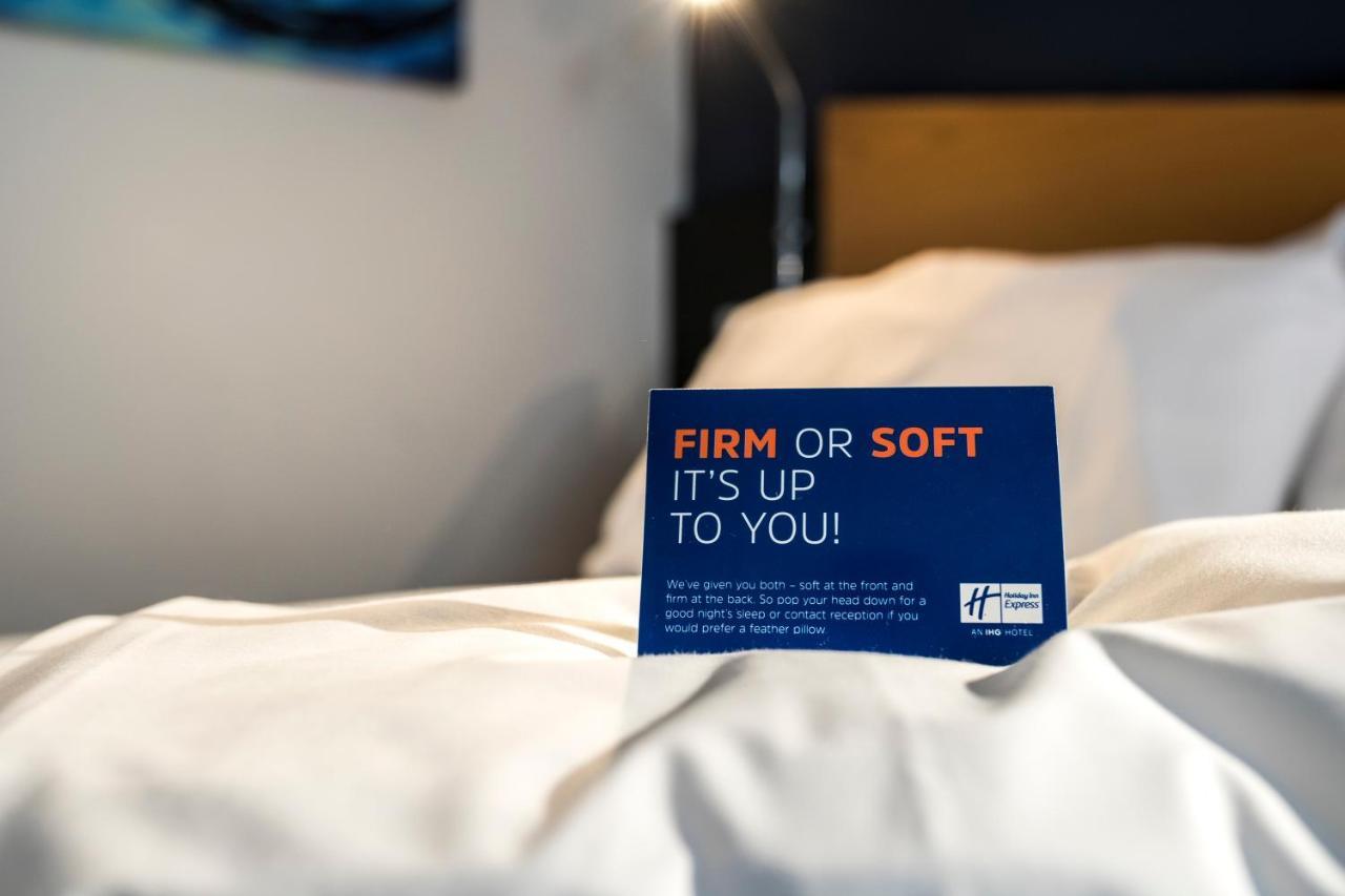Holiday Inn Express Bedford By Ihg Екстериор снимка