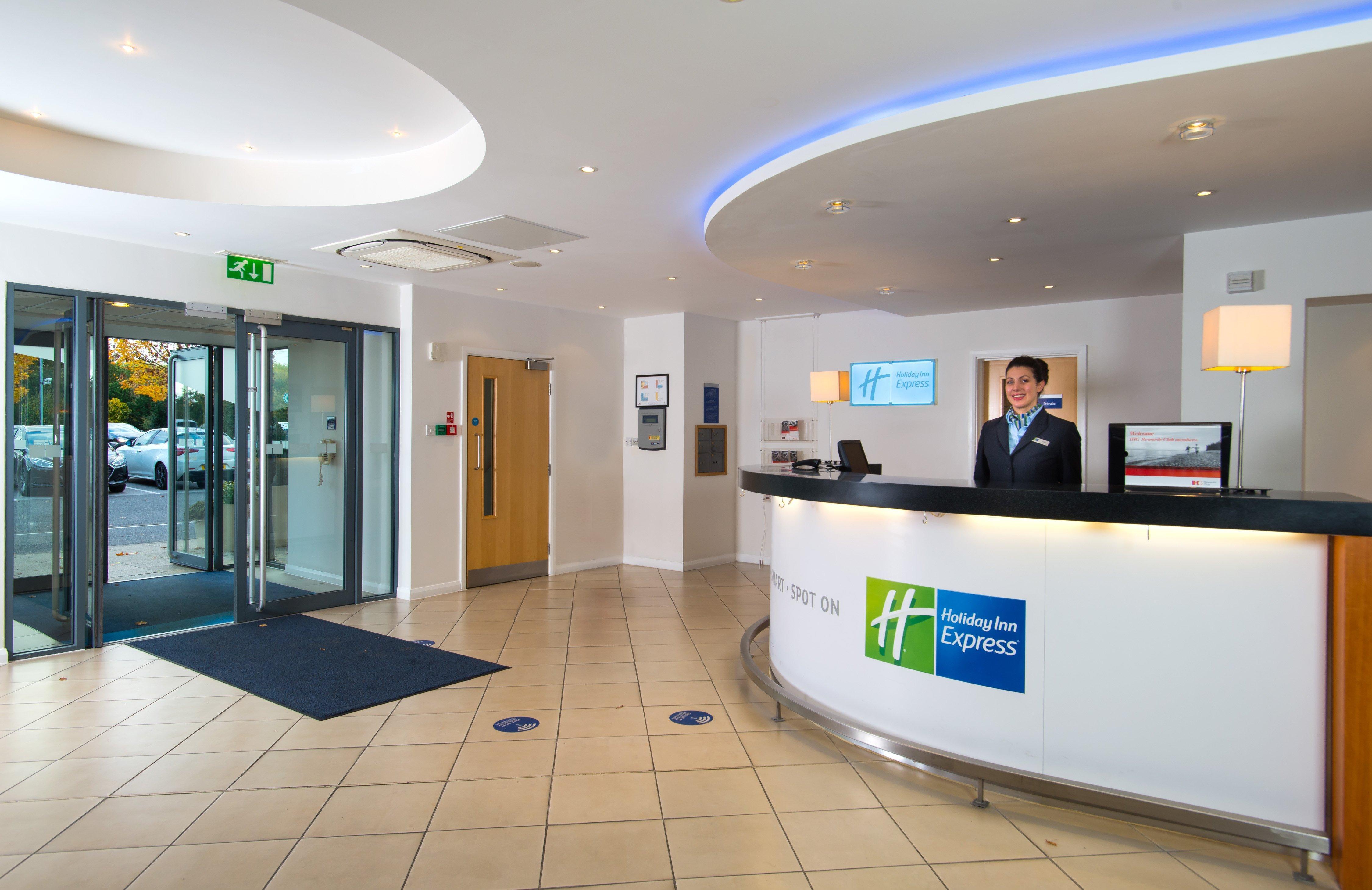 Holiday Inn Express Bedford By Ihg Екстериор снимка