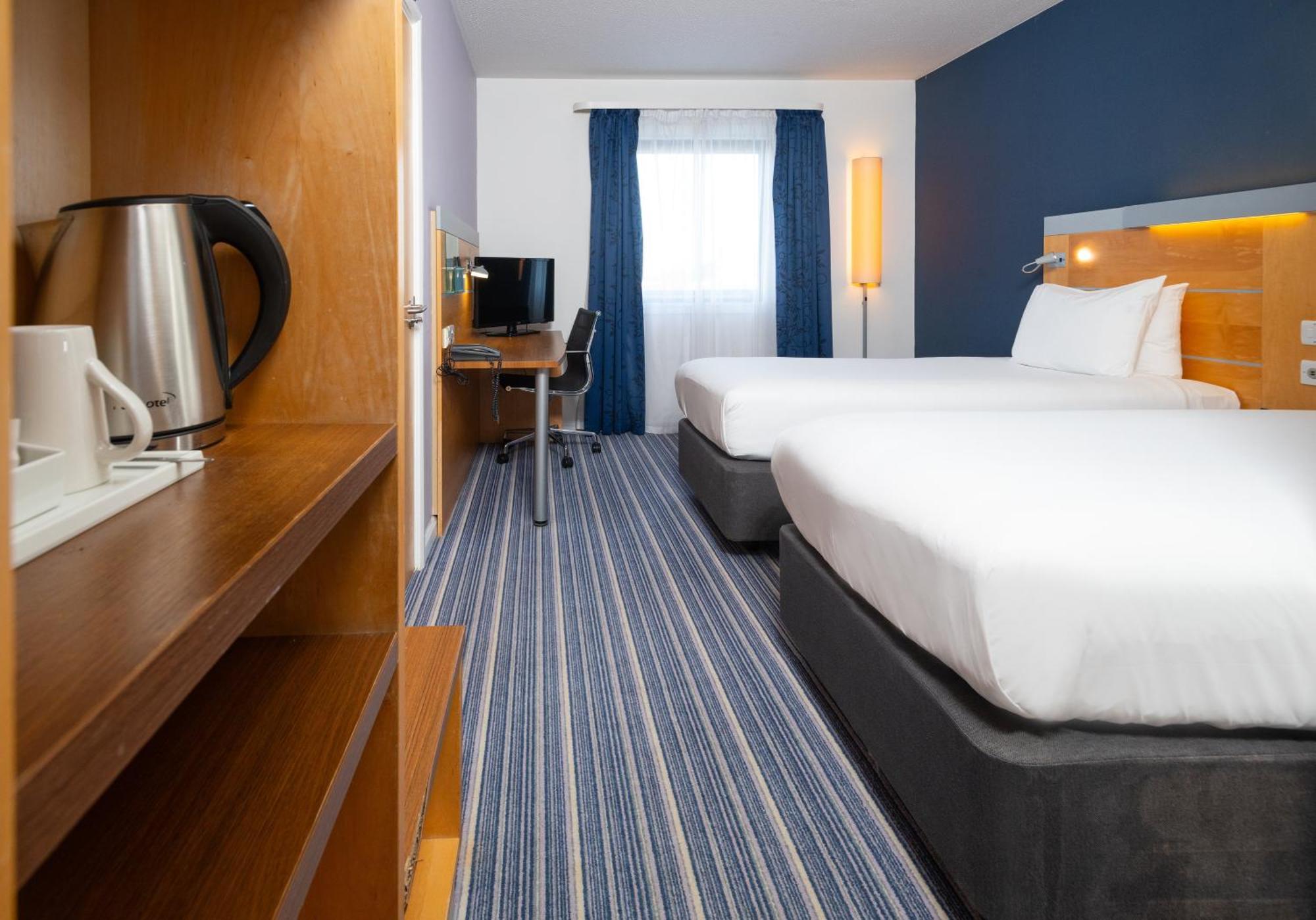 Holiday Inn Express Bedford By Ihg Екстериор снимка