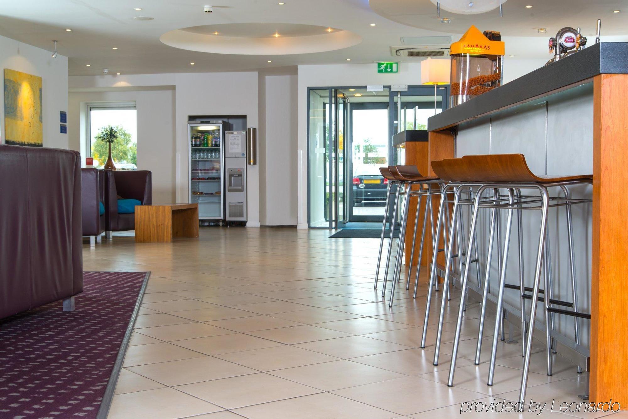 Holiday Inn Express Bedford By Ihg Екстериор снимка