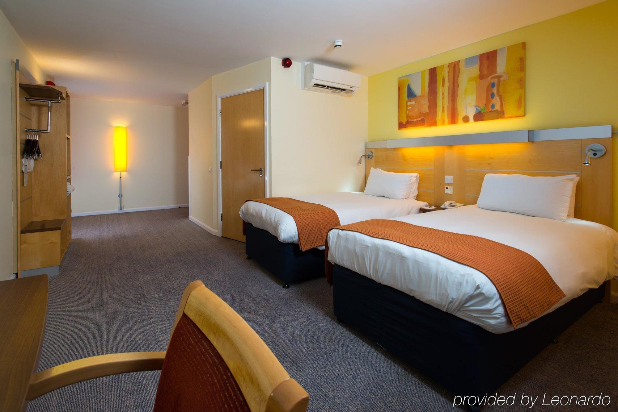 Holiday Inn Express Bedford By Ihg Екстериор снимка