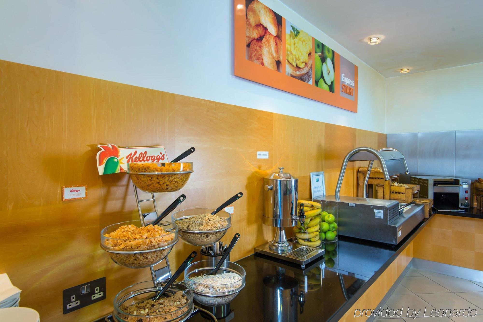 Holiday Inn Express Bedford By Ihg Екстериор снимка