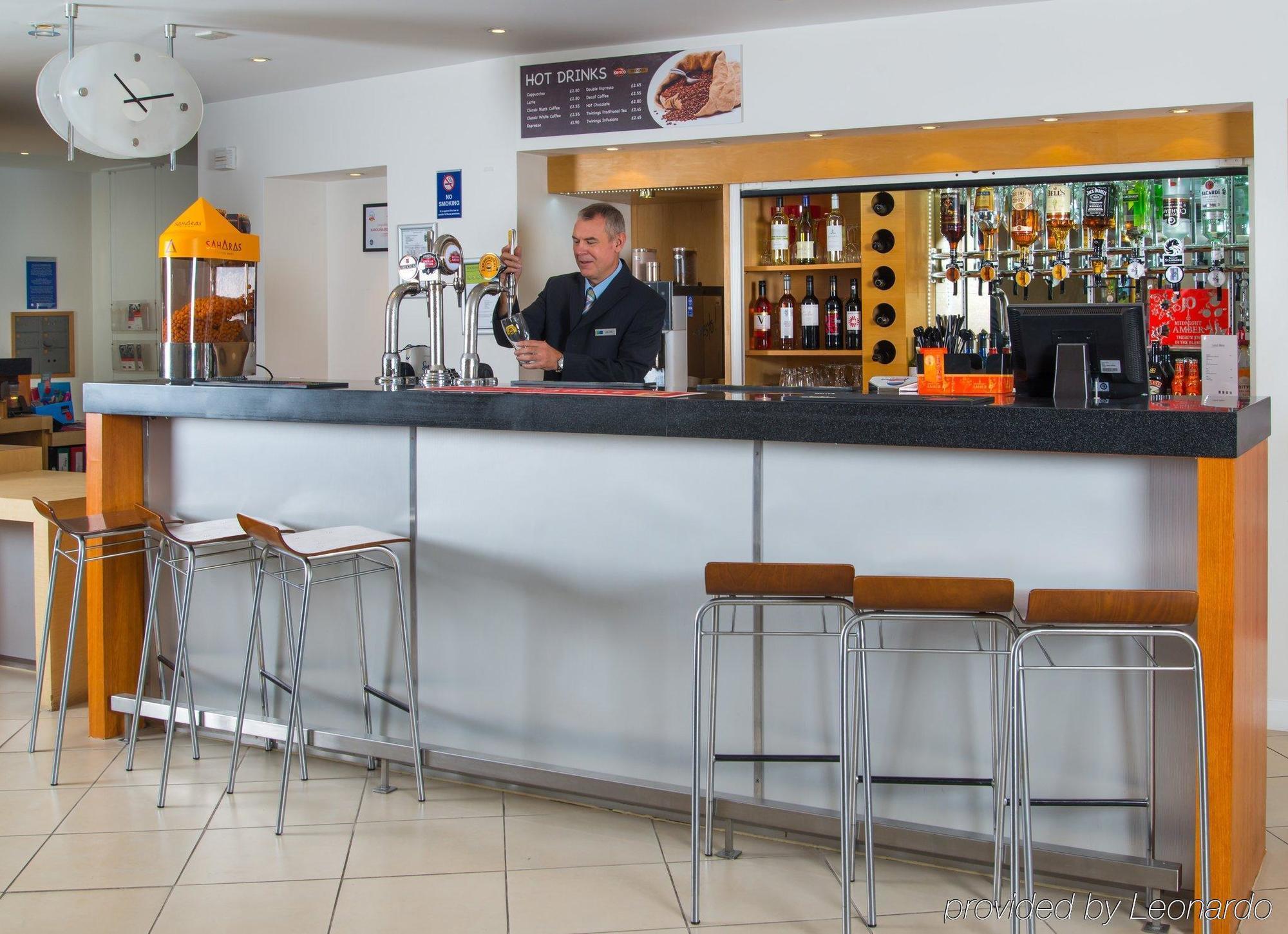 Holiday Inn Express Bedford By Ihg Екстериор снимка