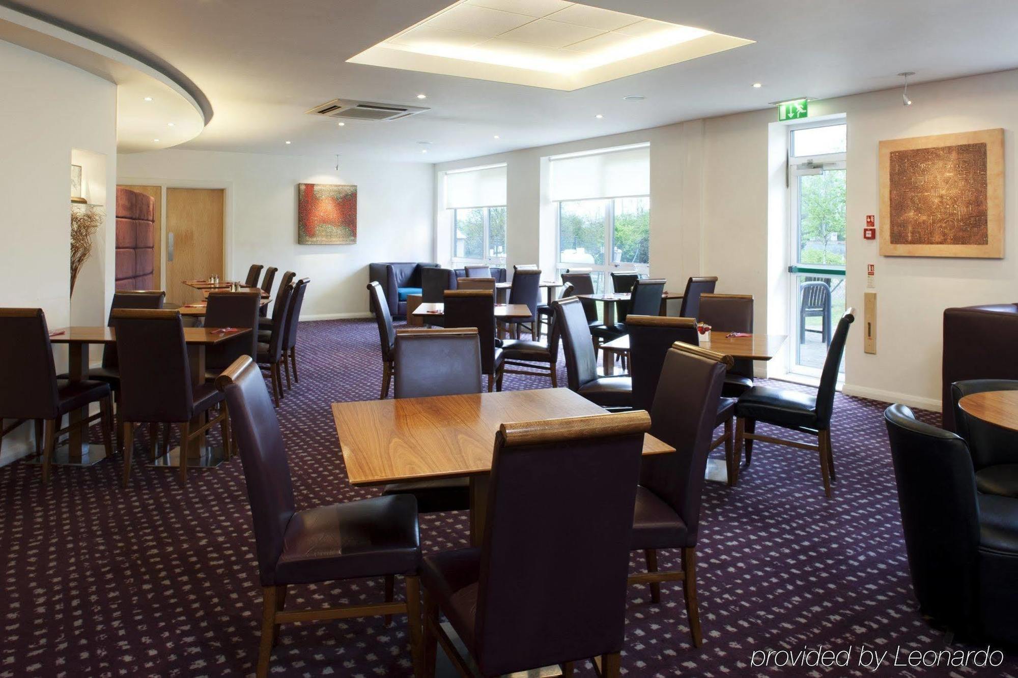 Holiday Inn Express Bedford By Ihg Екстериор снимка