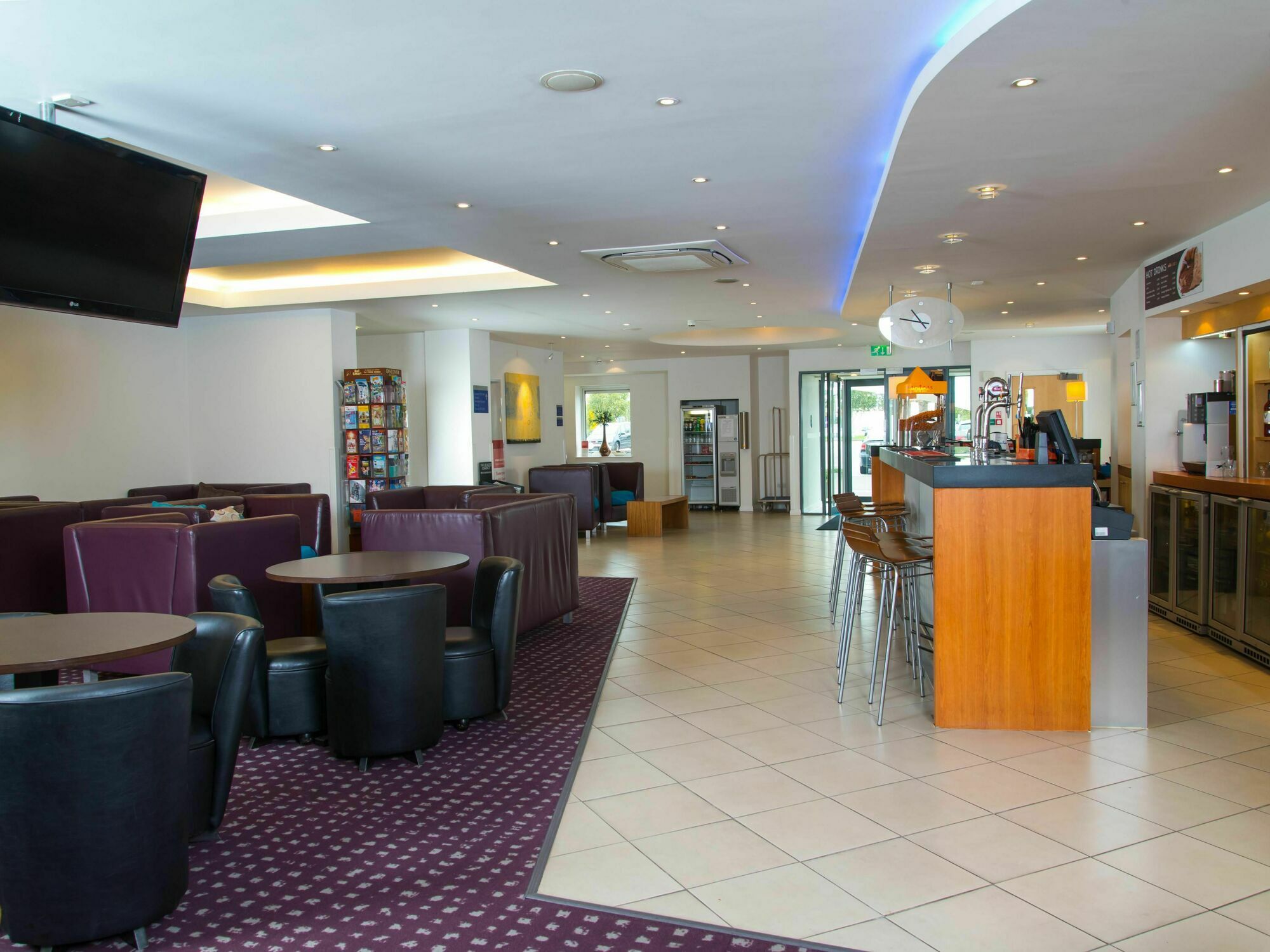 Holiday Inn Express Bedford By Ihg Екстериор снимка